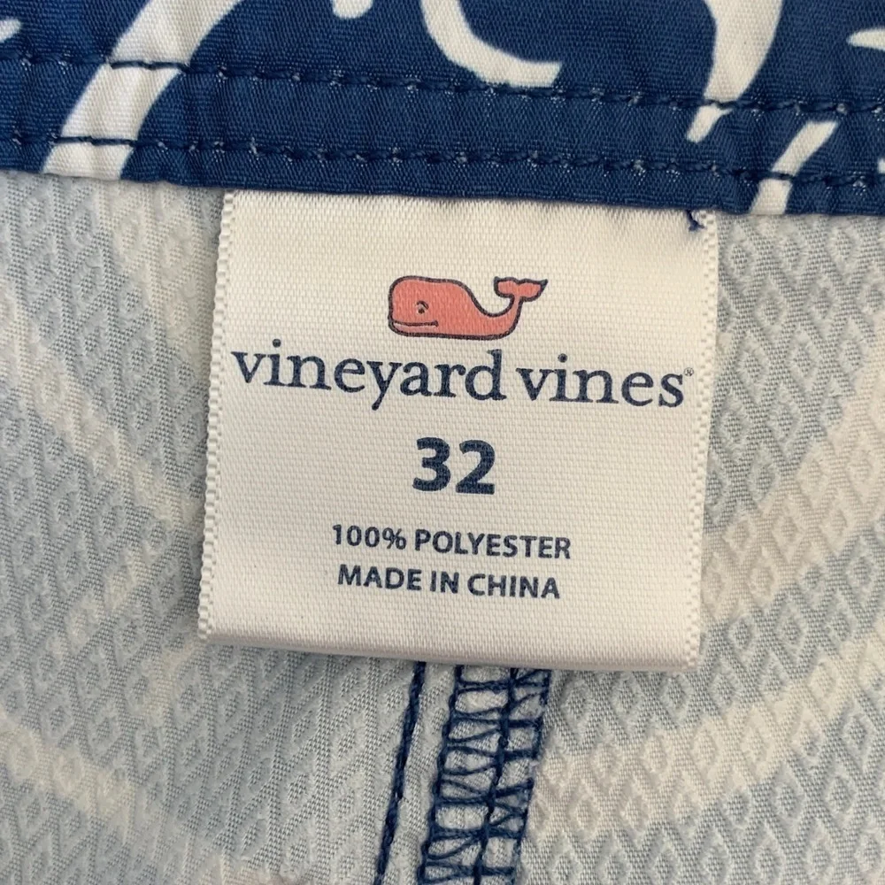 Vineyard Vines blue and white waves with logo whale board shorts size 32
